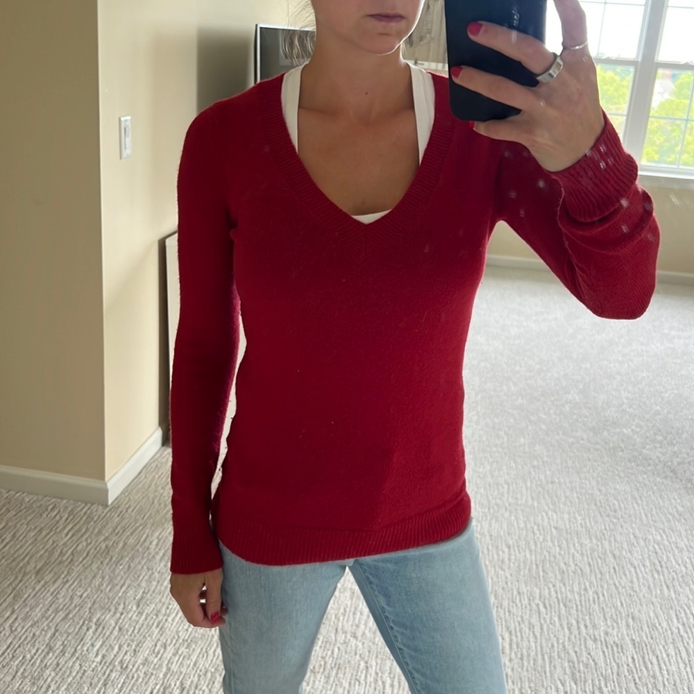 Stretchy soft V-neck Sweater
